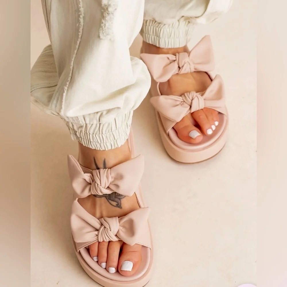 NWB Women's Beige Bow Slip-On Sandals